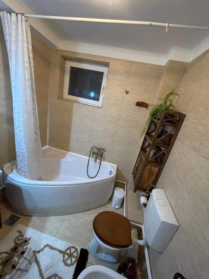 Ferienwohnung Apartament Yannis Alba Iulia Exterior foto